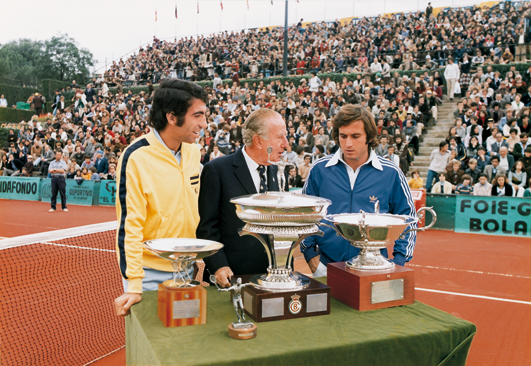 Orantes logra su tercer Trofeo Godó