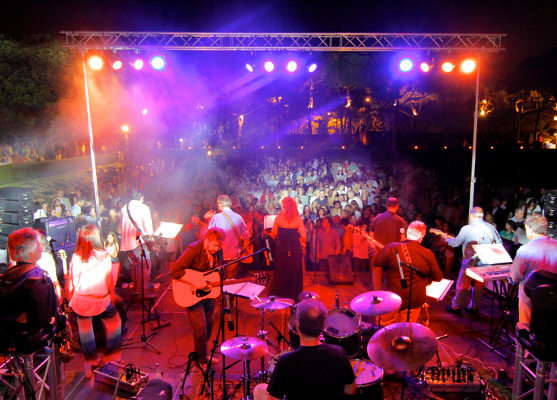 ‘Por Fin Viernes’ moviliza a casi 1.000 personas ‘Por Fin Viernes’ moviliza a casi 1.000 personas