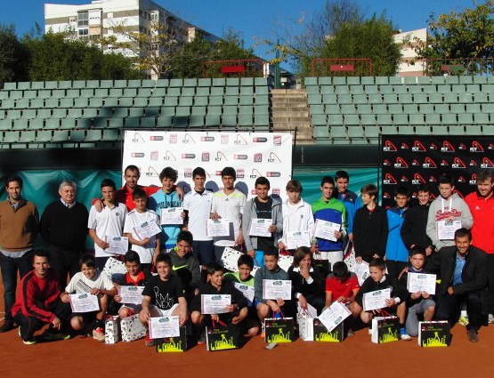 Tres alumnos de la ET en una nova jornada RDS Tres alumnos de la ET en una nova jornada RDS