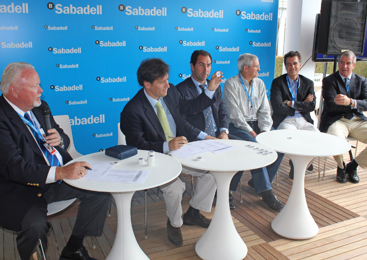 Roy Emerson decide el sorteo del cuadro Roy Emerson decide el sorteo del cuadro