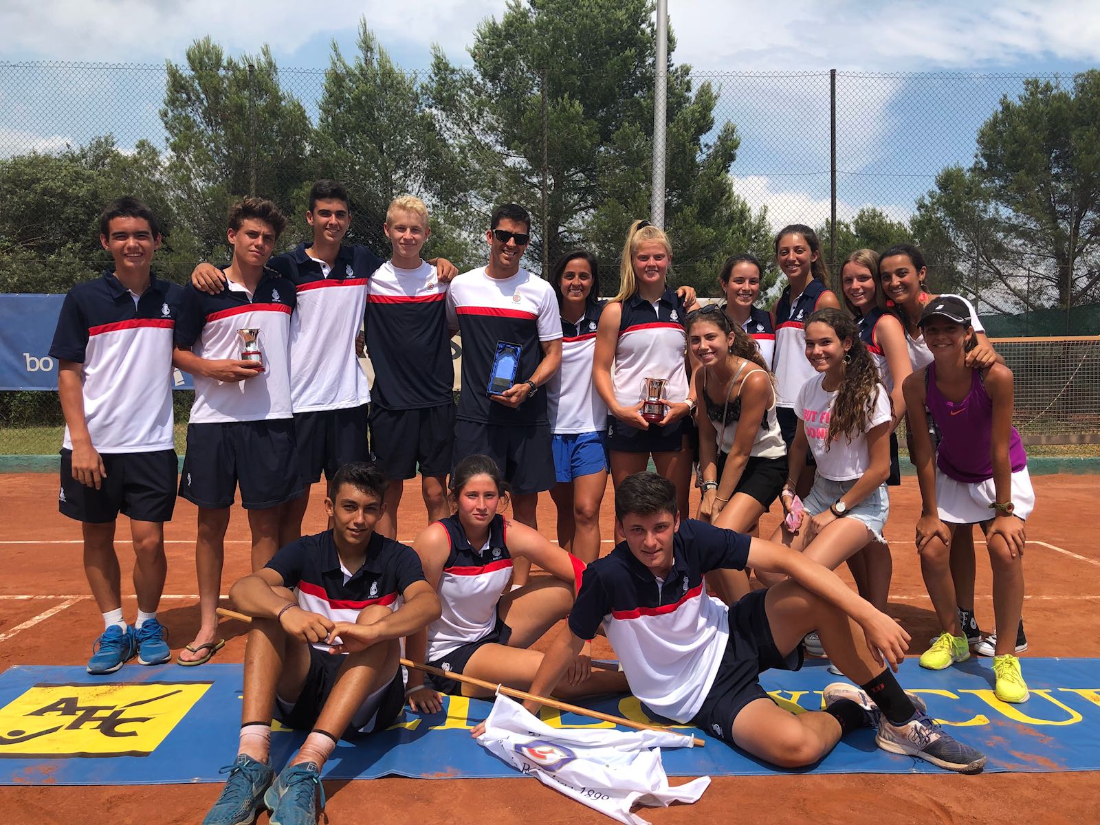El RCTB-1899 gana el Campeonato de España Cadete femenino y queda finalista del masculino