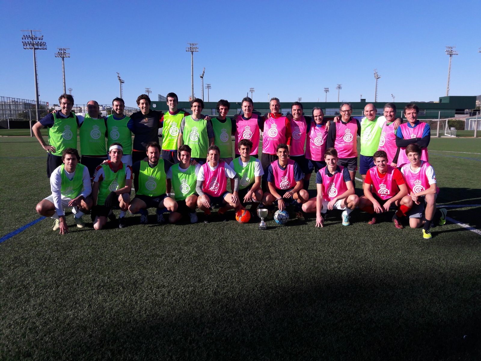 Ven a jugar el partido de futbol XIII Memorial Salvador Vidal en la Ciudad Deportiva del Barça