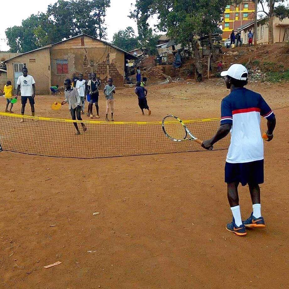 Colabora con TennisAid y regala una raqueta a los niños más necesitados Colabora con TennisAid y regala una raqueta a los niños más necesitados