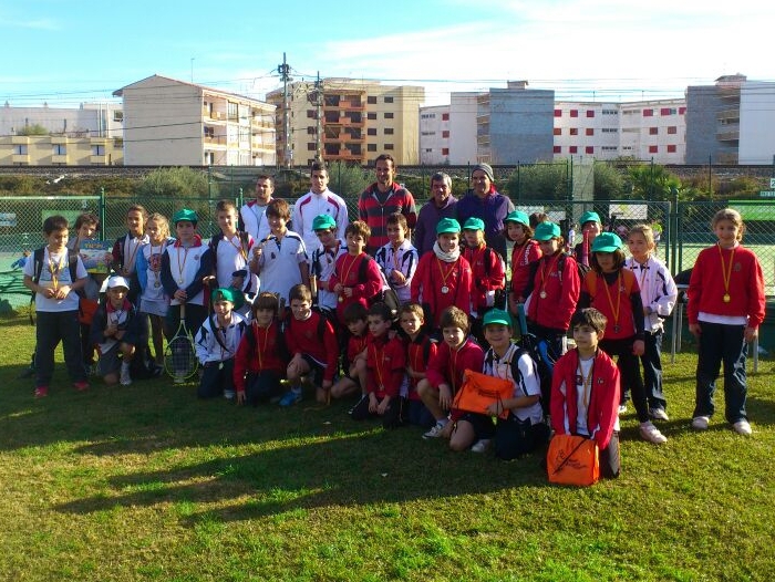 Jornada de tenis solidario en el CT Comarruga Atlétic Jornada de tenis solidario en el CT Comarruga Atlétic