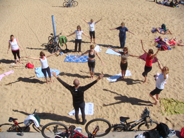 Paseo en bici y Pilates en la playa Paseo en bici y Pilates en la playa