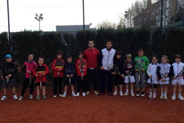 Los benjamines participan en el Supertenis 2014