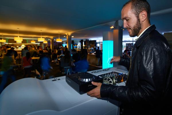 El nuevo espacio Village Lounge seduce al público