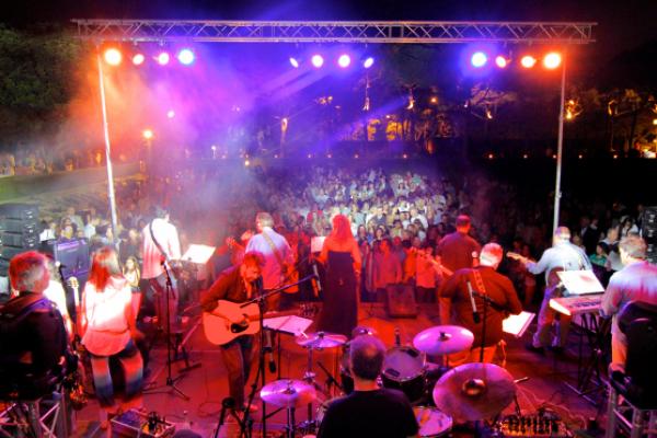 ‘Por Fin Viernes’ moviliza a casi 1.000 personas