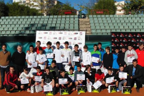 Tres alumnos de la ET en una nova jornada RDS 