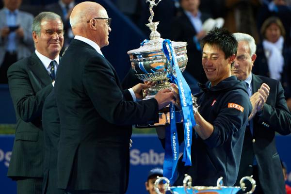 Nishikori revalida su título en Barcelona 