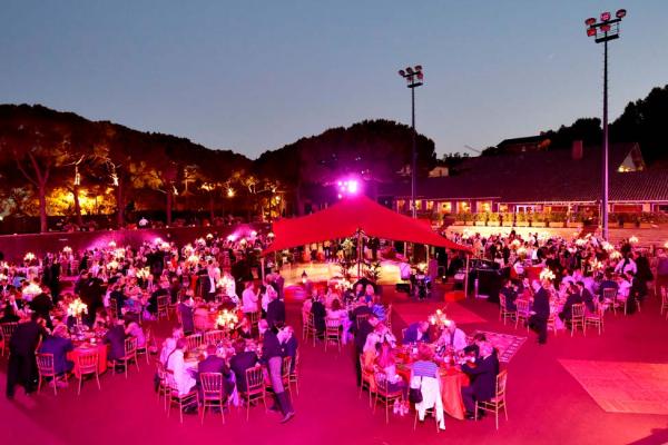 Noche cálida y colorida en la Fiesta del Socio