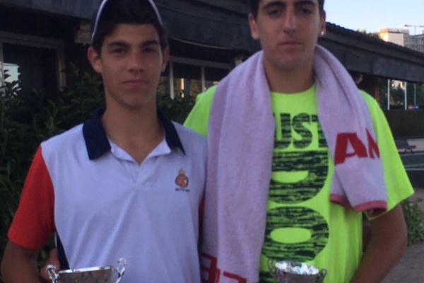 Título y final para Eduard Simó en dos Pere Masip