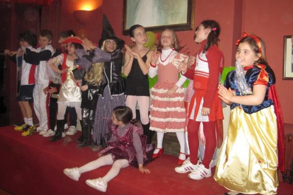 Fiesta de Carnaval Infantil con música y baile incluido 
