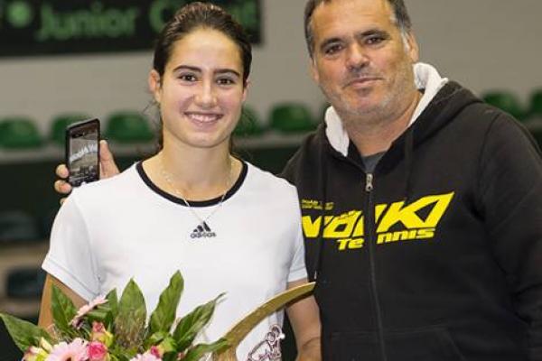 Carlota Martínez consigue en Luxemburgo su primer título júnior