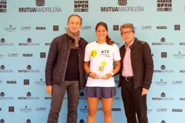 Jessica Bouzas, campeona del Mutua Madrid Open Sub 16 de Murcia