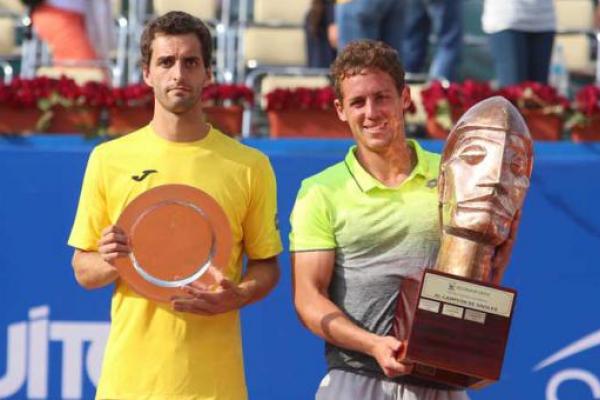 Roberto Carballés levanta su primer título ATP después de superar en la final de Quito a Albert Ramos
