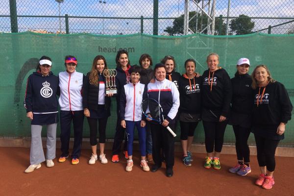 El RCTB-1899 +45 femenino gana el Campeonato de Catalunya