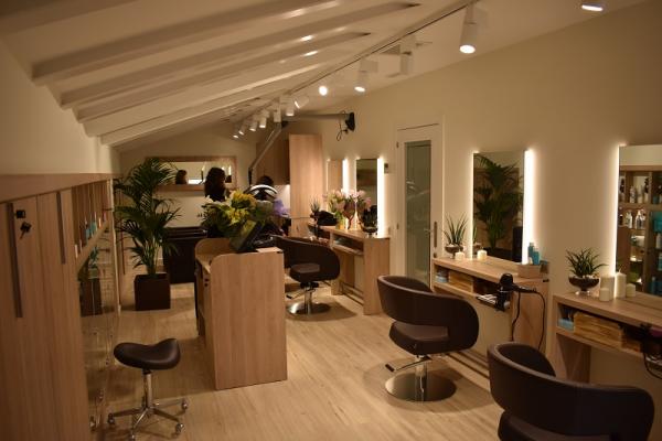 Inaugurada la nueva peluquería femenina