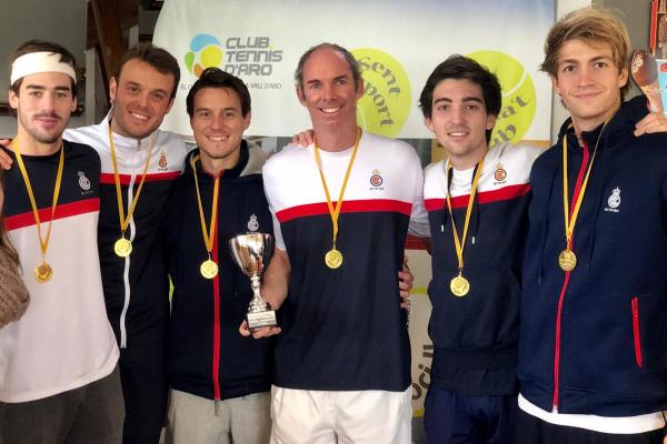 El equipo de pádel del RCTB-1899, campeón de la Copa Cataluña Plata 2018