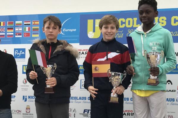 Roger Pascual, campeón de dobles de la Nicolaus Cup de Bari del Tennis Europe Junior Tour 