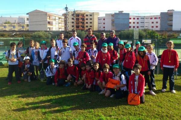 Jornada de tenis solidario en el CT Comarruga Atlétic