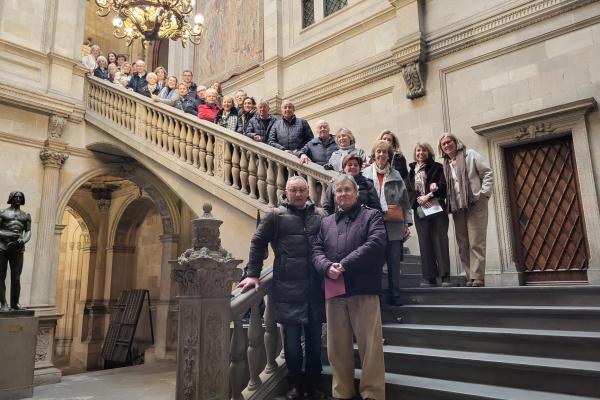 La visita al Ayuntamiento de Barcelona, gran experiencia para una treintena de socios y socias