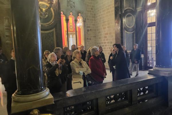 La visita al Ayuntamiento de Barcelona, gran experiencia para una treintena de socios y socias