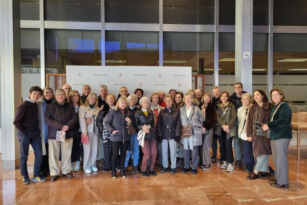 La visita al Ayuntamiento de Barcelona, gran experiencia para una treintena de socios y socias