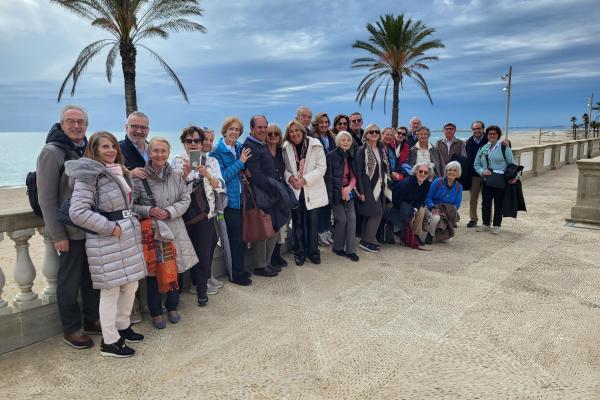 Un grup de socis i sòcies gaudeixen de l'art i la música al Museu Pau Casals