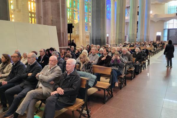 Celebrades la conferència sobre la construcció de la Sagrada Família i la Missa Internacional