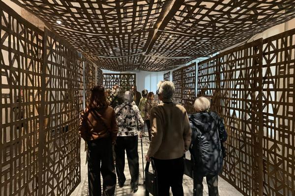 Una vintena de socis visiten l'exposició de Cristina Iglesias