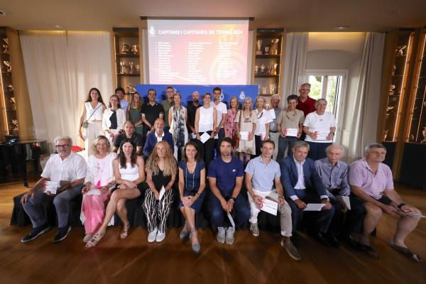 Los equipos seniors del Club reciben un merecido reconocimiento por sus éxitos de 2024