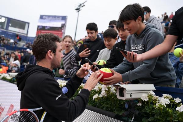 Un millar de niños y niñas pelotean con Norrie y Jódar en el Clínic Generalitat de Catalunya 