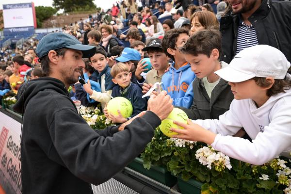 Un miler de nens i nenes pilotegen amb Norrie i Jódar al Clínic Generalitat de Catalunya