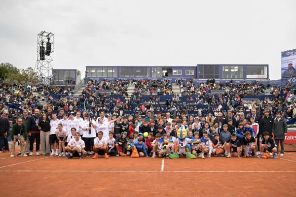 Un miler de nens i nenes pilotegen amb Norrie i Jódar al Clínic Generalitat de Catalunya