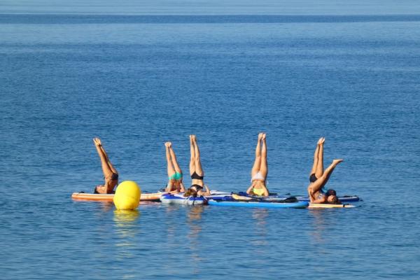 Autor: Ángel Sastre | Título de la obra: Dos disciplinas deportivas en una: Stand Up Paddle Surf y el Yoga | Categoría: Deportiva