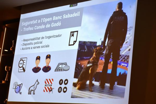 El Mossos d’Esquadra imparteixen una xerrada alertant dels diversos tipus de violència a l’esport i els protocols d’actuació