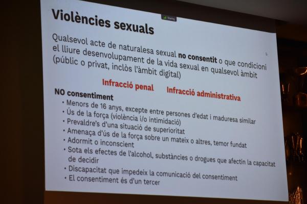 El Mossos d’Esquadra imparteixen una xerrada alertant dels diversos tipus de violència a l’esport i els protocols d’actuació