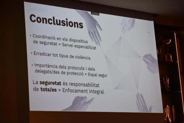 El Mossos d’Esquadra imparteixen una xerrada alertant dels diversos tipus de violència a l’esport i els protocols d’actuació