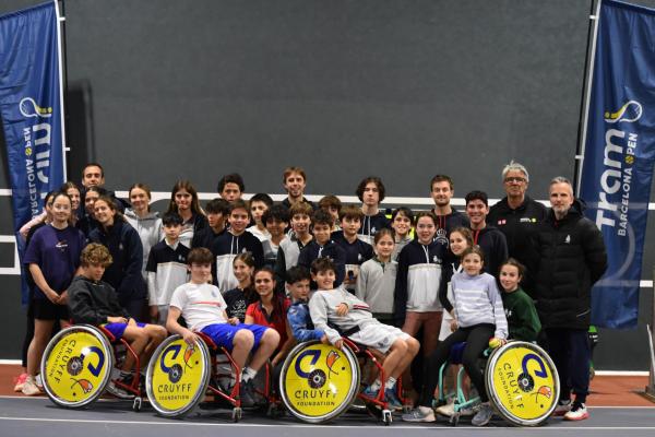 Clínic de tennis amb cadira de rodes 