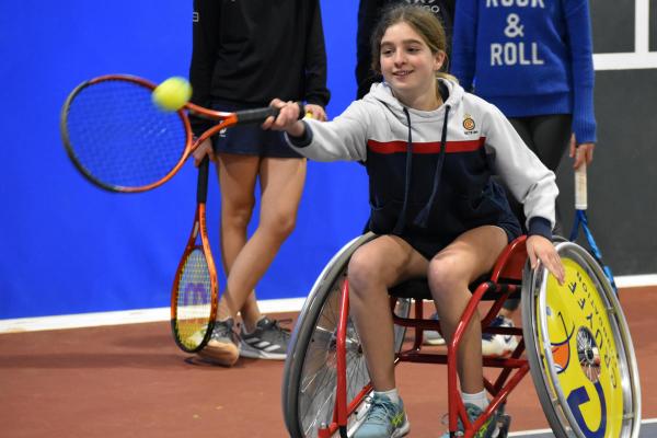 Clínic de tennis amb cadira de rodes 