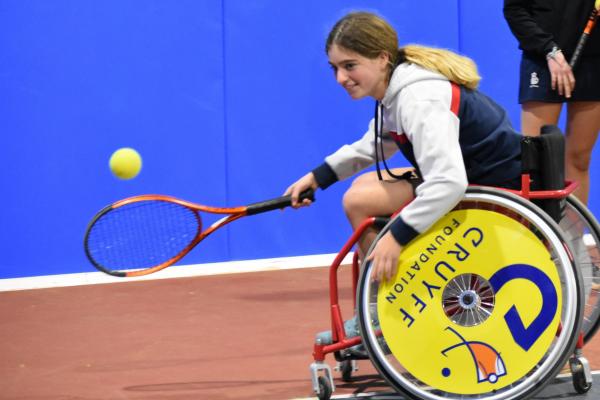 Clínic de tennis amb cadira de rodes 