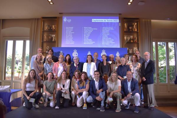 El Club fa un merescut reconeixement als equips sèniors de tennis i pàdel campions i finalistes del 2023