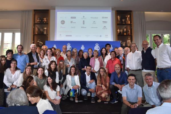 El Club fa un merescut reconeixement als equips sèniors de tennis i pàdel campions i finalistes del 2023