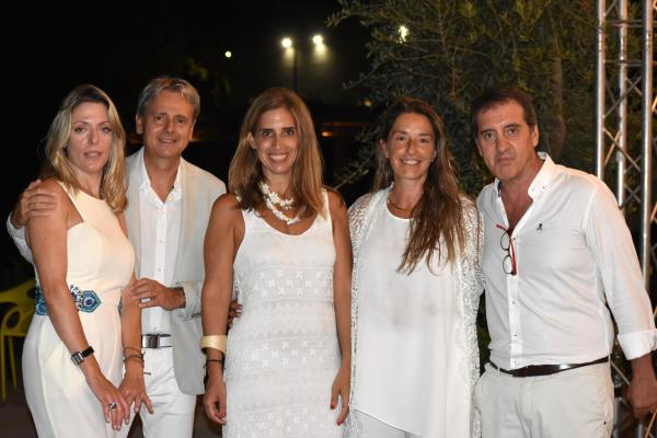 Gran ambiente a ritmo de rumba en la Fiesta de Blanco by Occident 