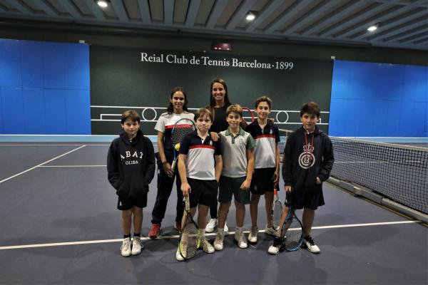 Anni Espar visita l’RCTB-1899 i juga un partit de waterpolo amb els socis/es