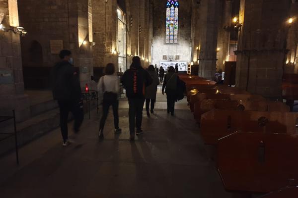 Bon ambient a la sortida a Santa Maria del Mar