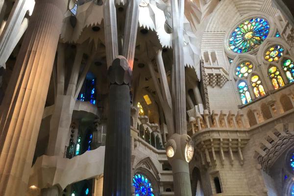 Celebrades la conferència sobre la construcció de la Sagrada Família i la Missa Internacional