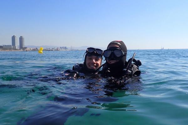 Els nostres socis fan una immersió a la Barceloneta