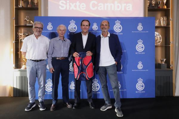 Los equipos seniors del Club reciben un merecido reconocimiento por sus éxitos de 2024